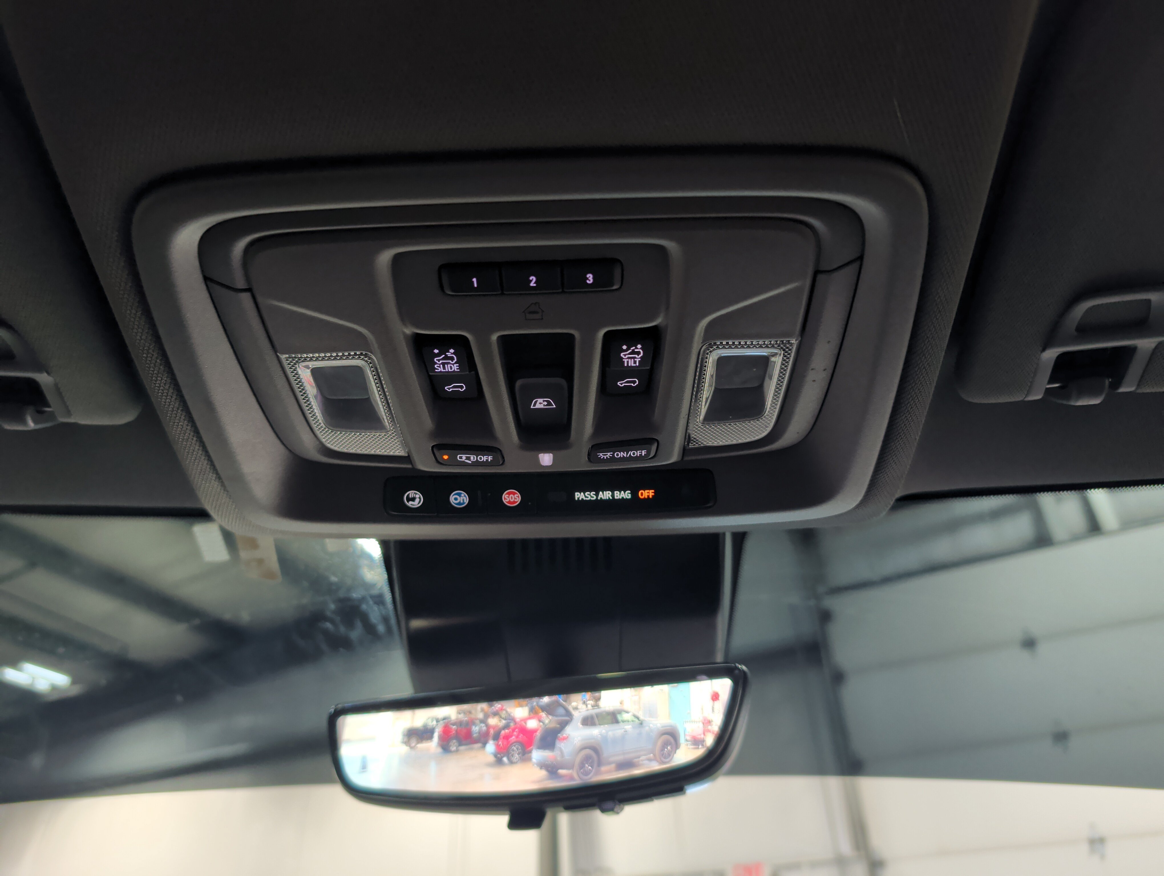 Used 2024 GMC Sierra 2500 Denali w/ Denali Reserve Package AWD/4WD image 14