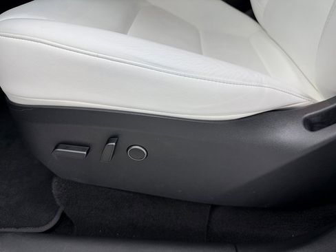 Used 2023 Tesla Model Y Long Range image 27