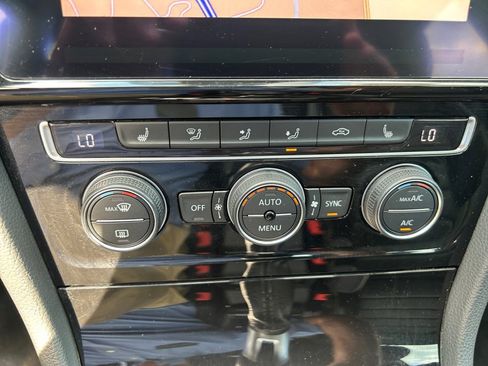 Used 2019 Volkswagen Golf R 4-Door AWD/4WD image 18