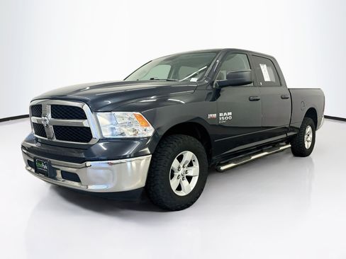 Used 2020 RAM 1500 Classic SLT AWD/4WD image 3