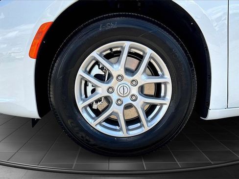 New 2026 Chrysler Pacifica Select image 11
