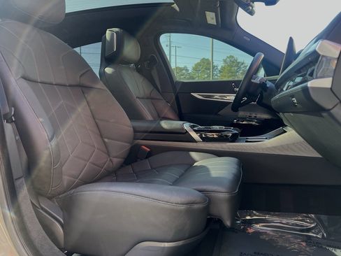 Used 2023 BMW i7 xDrive60 image 23