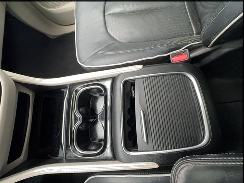 Used 2022 Chrysler Pacifica Limited FWD image 43