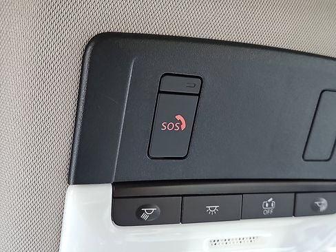 Certified 2025 Nissan Rogue SV image 26