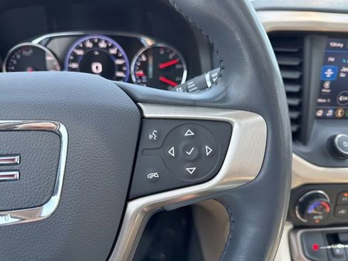 Used 2022 GMC Acadia Denali w/ Denali Ultimate Package AWD/4WD image 18