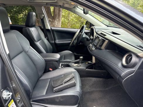 Used 2013 Toyota RAV4 Limited AWD/4WD image 17