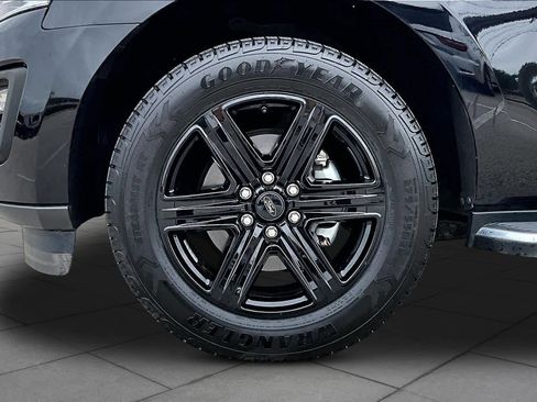 Used 2021 Ford Expedition Max XLT image 3