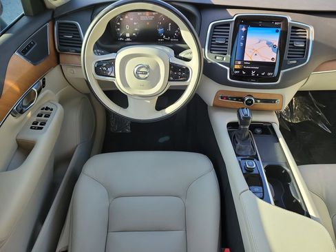Used 2022 Volvo XC90 T6 Momentum w/ Protection Package image 17