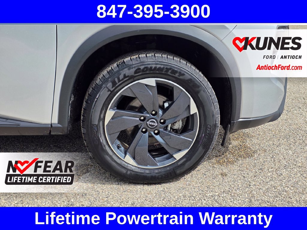 Used 2025 Nissan Rogue SV AWD/4WD image 12