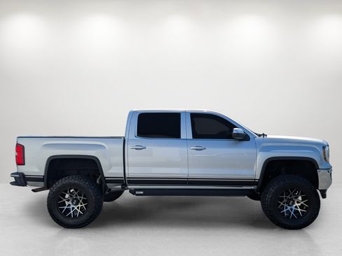 Used 2018 GMC Sierra 1500 SLE w/ Suspension Package, Off-Road AWD/4WD image 4