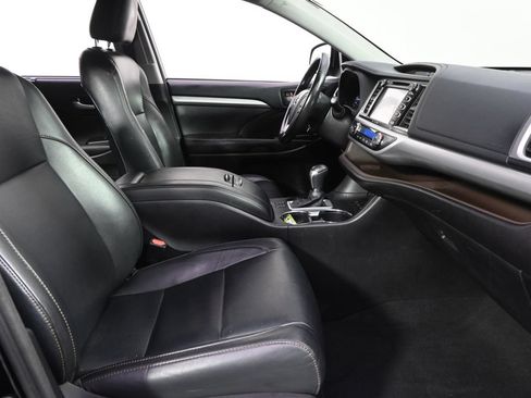 Used 2017 Toyota Highlander XLE AWD/4WD image 16
