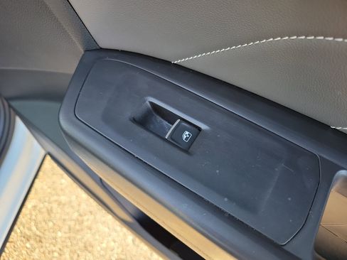 Used 2022 Volkswagen Atlas SE image 12