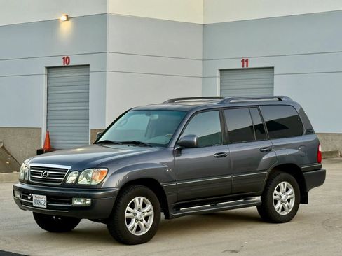 Used 2004 Lexus LX 470 4WD w/ Preferred Accessory Pkg image 1