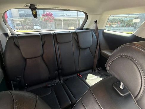 Used 2025 Kia Carnival FWD image 9