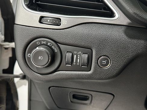 Used 2019 Jeep Cherokee Limited w/ Luxury Group AWD/4WD image 15