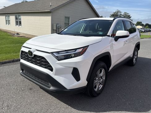Used 2025 Toyota RAV4 XLE AWD/4WD image 8