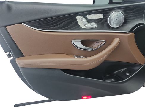 Used 2018 Mercedes-Benz E 300 4MATIC image 24