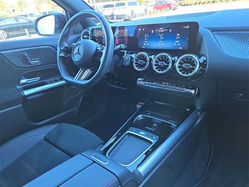 Certified 2025 Mercedes-Benz GLA 250 image 18