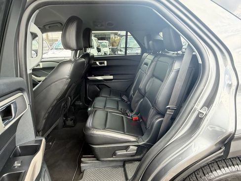 Used 2023 Ford Explorer XLT w/ Equipment Group 202A RWD image 10
