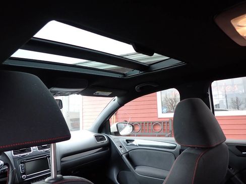 Used 2010 Volkswagen GTI 4-Door image 12