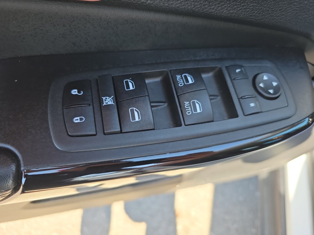 Used 2021 Jeep Cherokee Latitude Plus FWD image 17