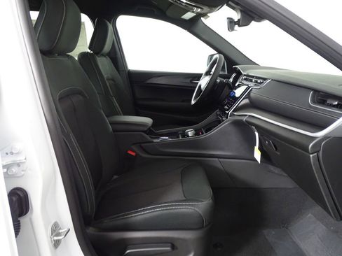 New 2025 Jeep Grand Cherokee Laredo image 14