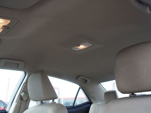 Used 2016 Toyota Corolla LE image 6