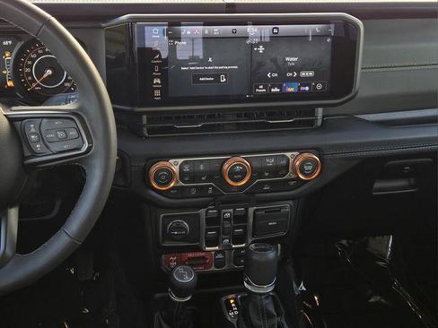 Used 2025 Jeep Gladiator Mojave w/ Convenience Group image 25