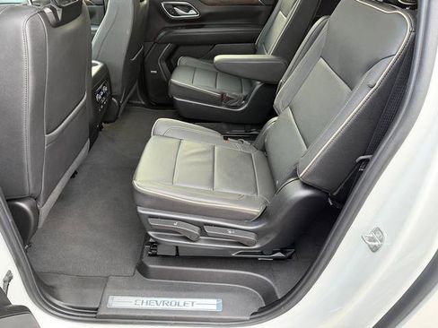 Used 2023 Chevrolet Suburban Premier w/ Advanced Technology Package image 30