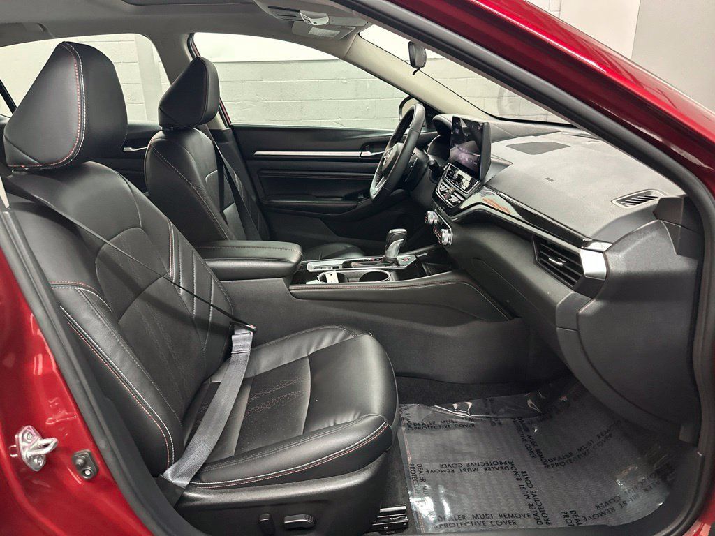 Used 2025 Nissan Altima 2.5 SR w/ SR Premium Package AWD/4WD image 19