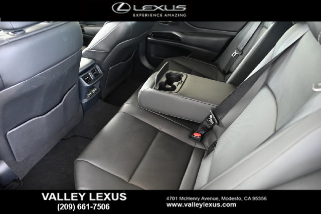 Used 2025 Lexus ES 300h w/ Premium Package FWD image 17