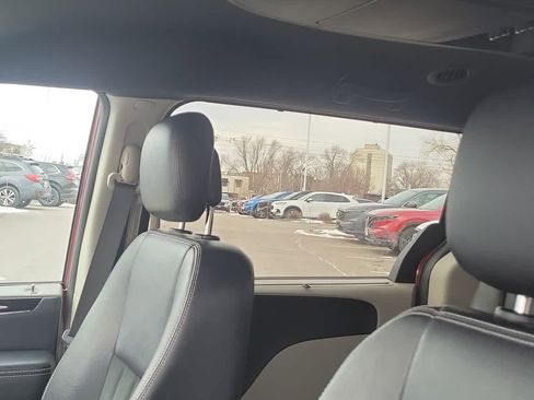 Used 2015 Dodge Grand Caravan SXT image 6