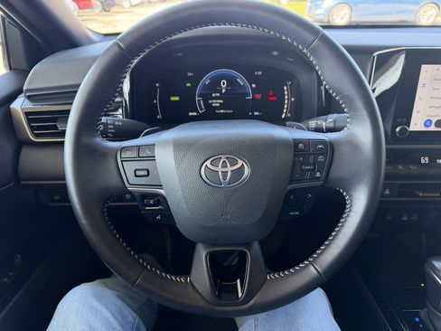 Used 2025 Toyota Camry SE image 14