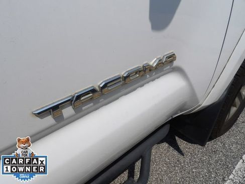 Used 2016 Toyota Tacoma Limited w/ Towing Package RWD image 16