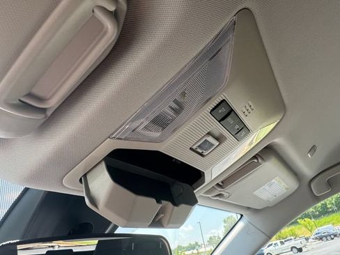 Used 2025 Toyota RAV4 XLE FWD image 41
