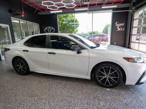Used 2022 Toyota Camry SE AWD/4WD image 5