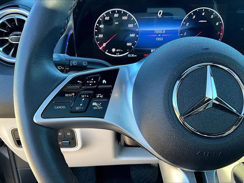 Certified 2025 Mercedes-Benz GLB 250 image 24