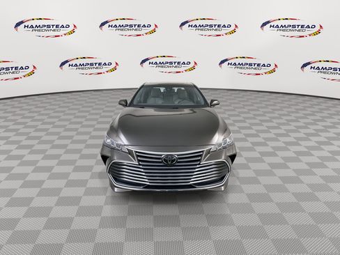 Used 2019 Toyota Avalon XLE image 3