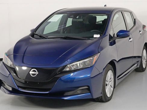 Used 2025 Nissan Leaf S image 42