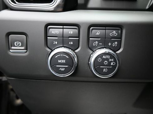 Used 2024 GMC Sierra 2500 AT4 w/ AT4 Premium Plus Package AWD/4WD image 12