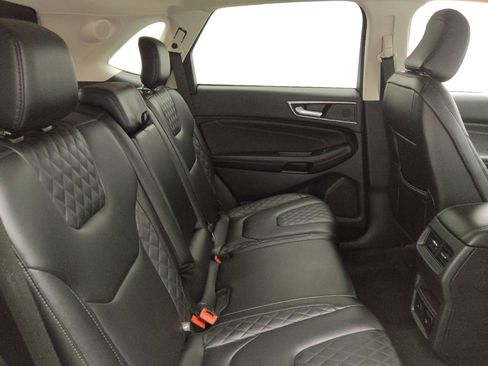 Used 2024 Ford Edge Titanium image 19