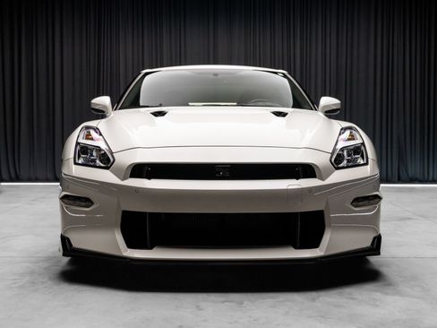 Used 2024 Nissan GT-R w/ Floor Mat Package AWD/4WD image 17