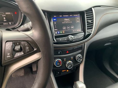 Certified 2022 Chevrolet Trax LT w/ LT Convenience Package image 27