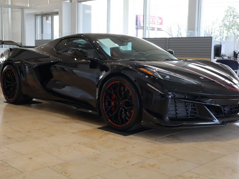 Used 2024 Chevrolet Corvette Z06 w/ Z07 Performance Package image 2