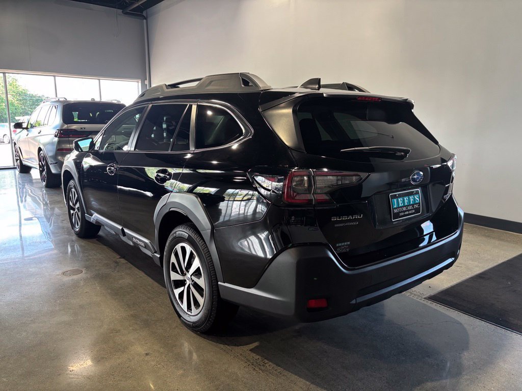 Used 2023 Subaru Outback Premium AWD/4WD image 8