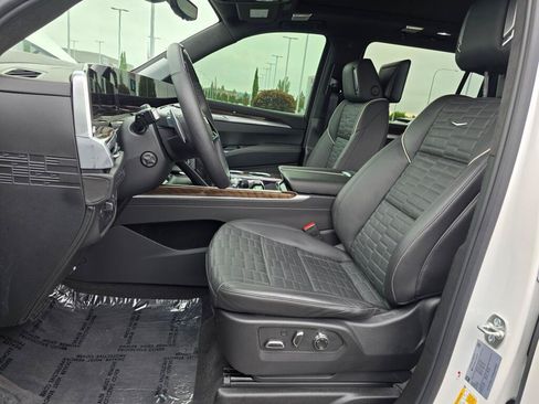 Used 2025 Cadillac Escalade ESV Premium Luxury Platinum AWD/4WD image 13