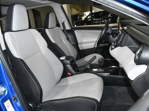 Used 2018 Toyota RAV4 XLE image 8