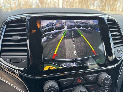 Used 2022 Jeep Grand Cherokee Limited image 14