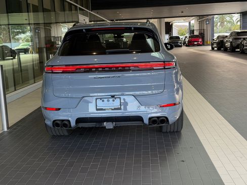 Certified 2025 Porsche Cayenne GTS AWD/4WD image 11