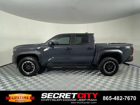 Used 2025 Toyota Tacoma TRD Off-Road AWD/4WD image 4